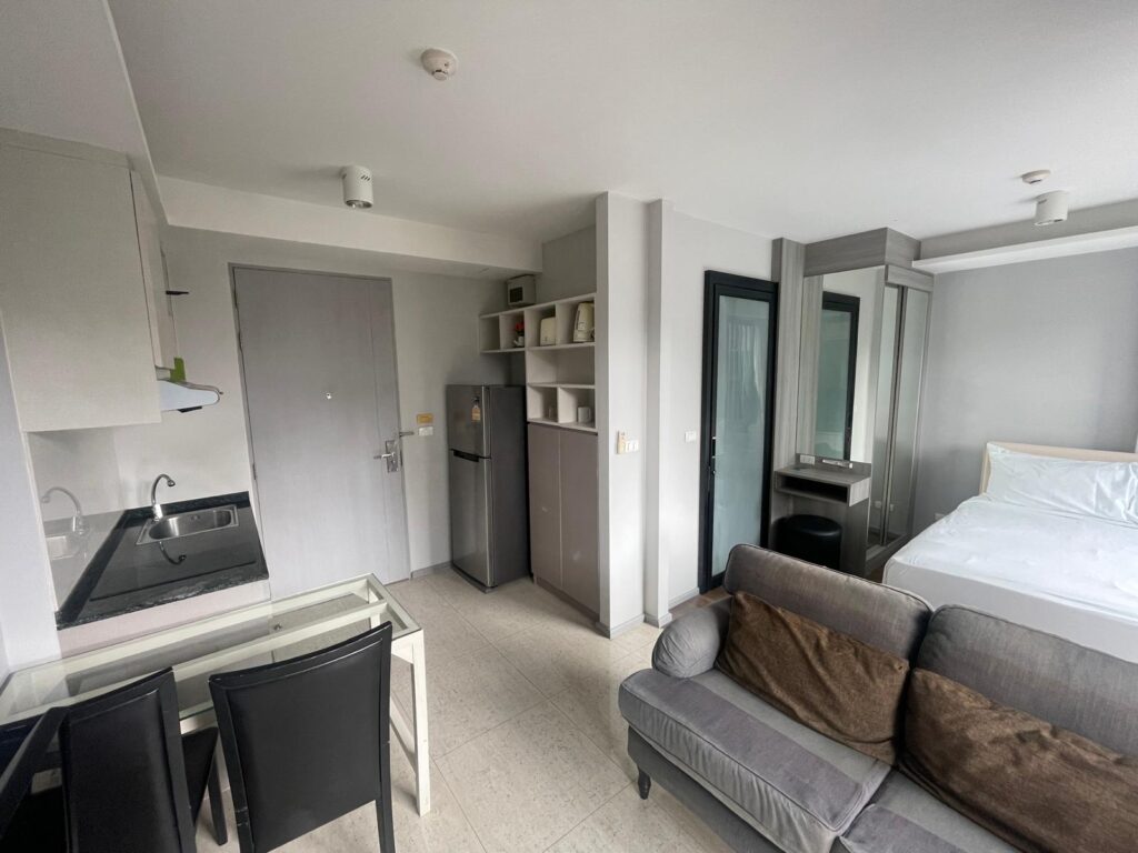 IMG-20250307-6Ave-321-4 Studio with kitchenette and sofa, 6th Avenue Surin condo for sale
